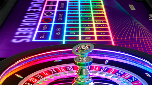 Roulette là một trò chơi trong Casino. Tên của nó là một từ tiếng Pháp có nghĩa là vòng quay bé nhỏ.Hãy đến EU9VN casino trực tuyến .